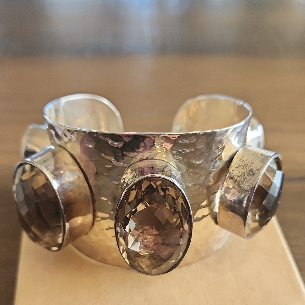 Elegant Silver Cuff Bracelet from Argenta with 5 faceted Smokey Topaz gem stones - Picture 2 of 3